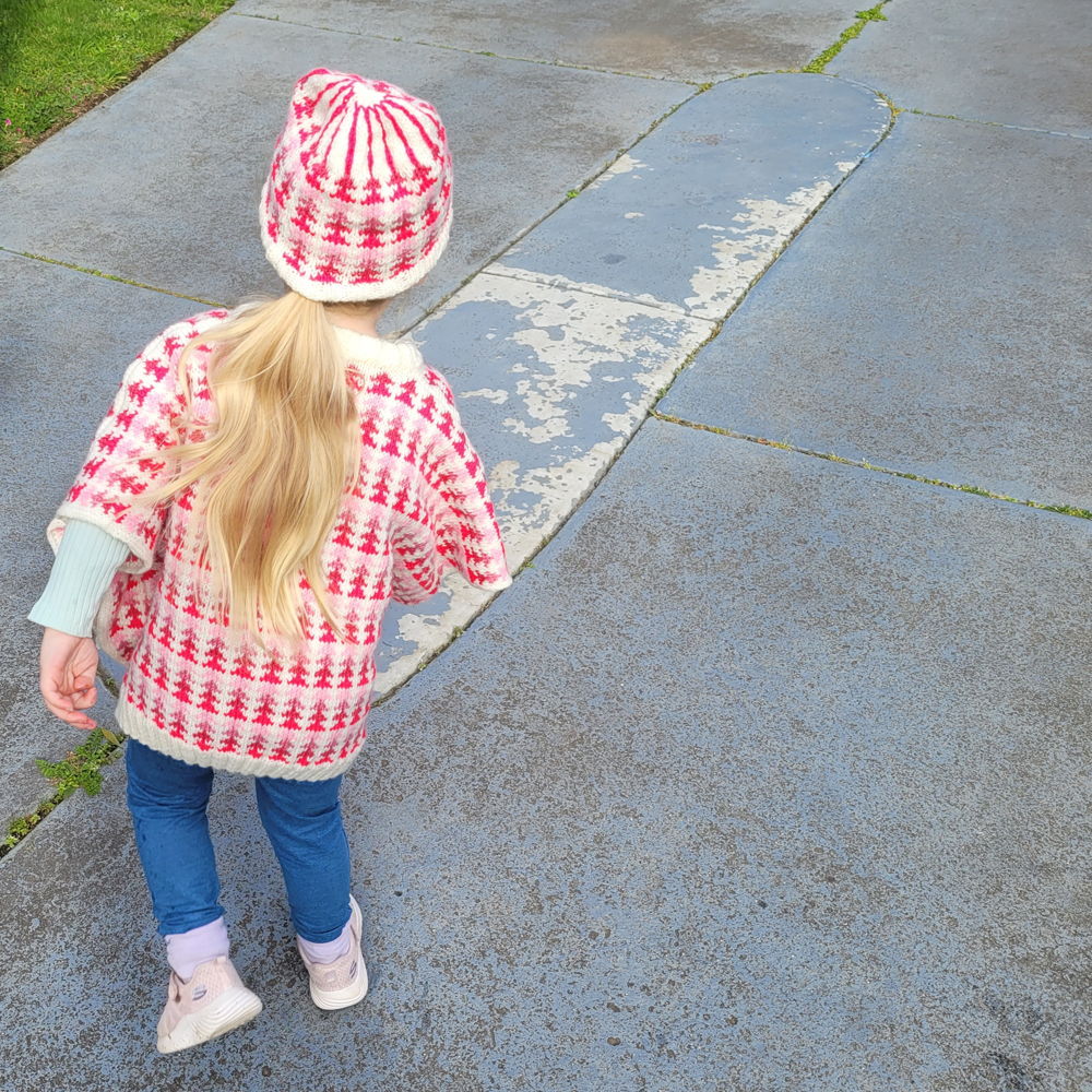 Treelines child’s poncho and hat using 8 ply