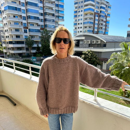 Oversized, simple sweater - knitting pattern