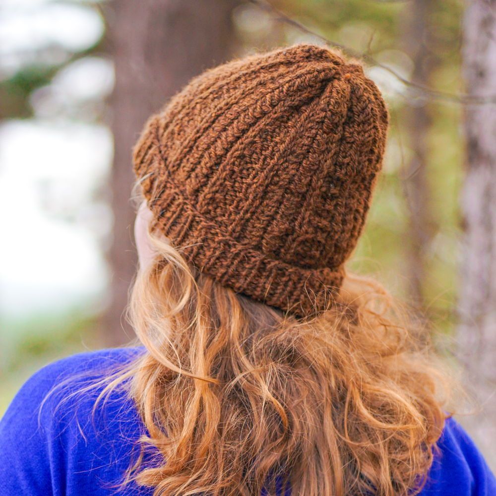 Gratis breipatroon muts: By Steps Beanie