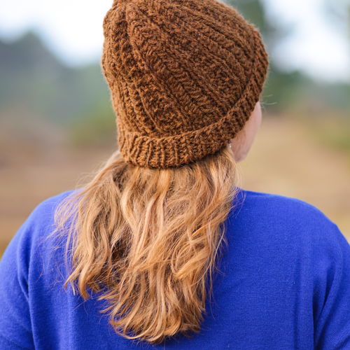 Gratis breipatroon muts: By Steps Beanie
