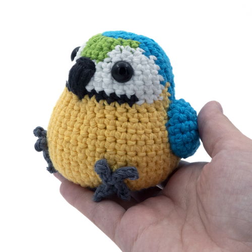 Amigurumi Blue and Gold Macaw