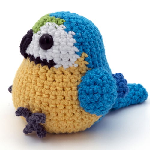 Amigurumi Blue and Gold Macaw