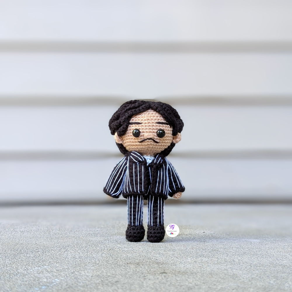 Gomez Addams Amigurumi