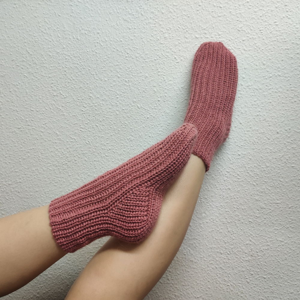 Crochet Pattern / Mountain socks, stretchy and warm accesory