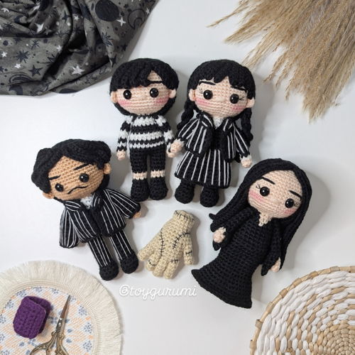 Gomez Addams Amigurumi