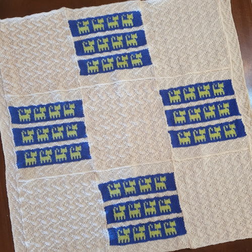 Kitty Kat baby rug using 8 ply yarn