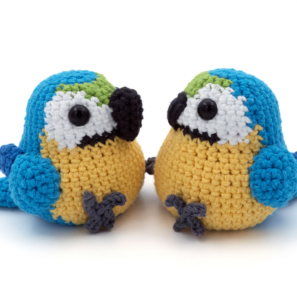 Amigurumi Blue and Gold Macaw
