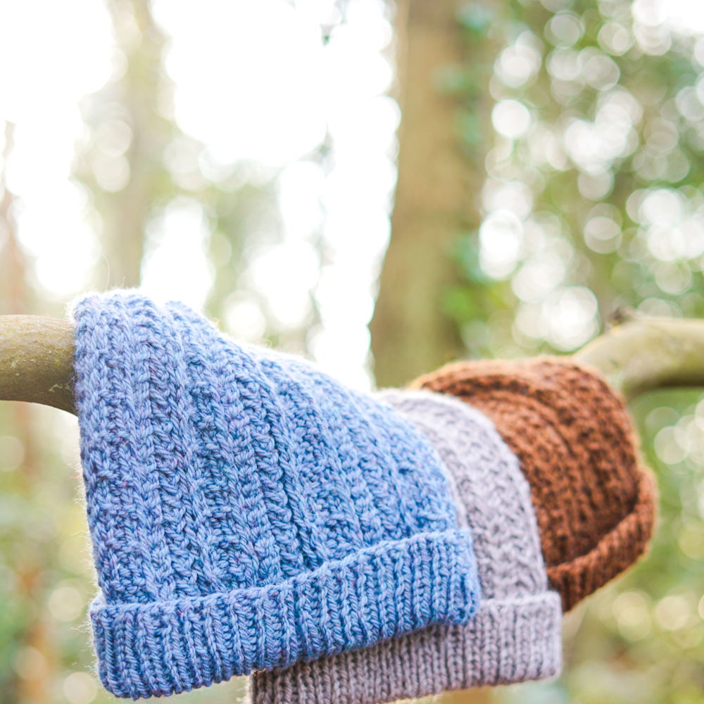 Gratis breipatroon muts: By Steps Beanie