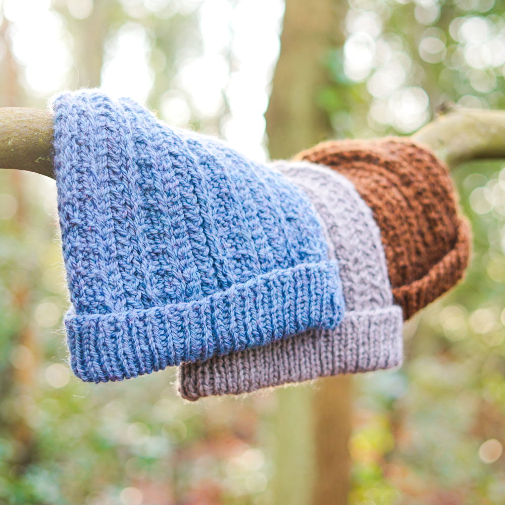 Gratis breipatroon muts: By Steps Beanie
