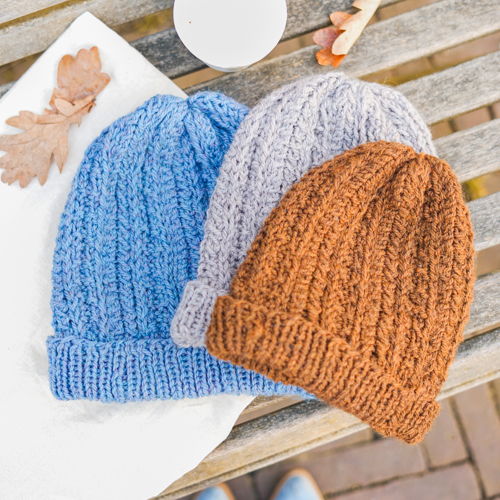 Gratis breipatroon muts: By Steps Beanie