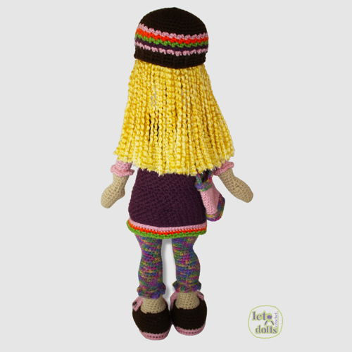 Patroon voor een grote gehaakte pop van Gabi, Amigurumi, 21"/53 cm lang.