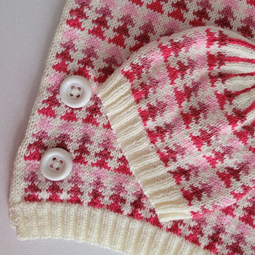 Treelines child’s poncho and hat using 8 ply